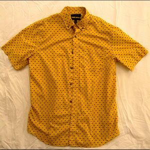 Banana Republic Medium Tall Short Sleeve Yellow Bee Button-up